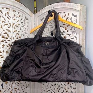 Lululemon Duffel Bag Weekender Gym Bag Yoga Black Holds Yoga Mat Lots Of Pockets